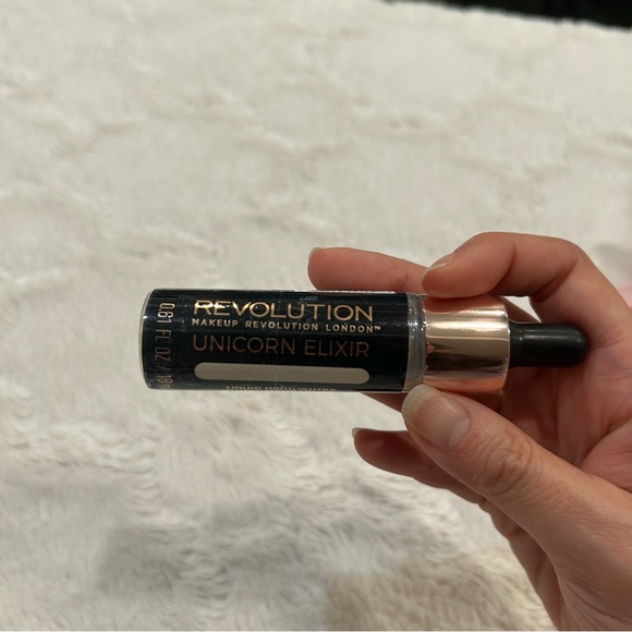 Revolution Skincare Highlighter Duo in Unicorn Elixir and Mermaid Scales - Picture 4 of 9